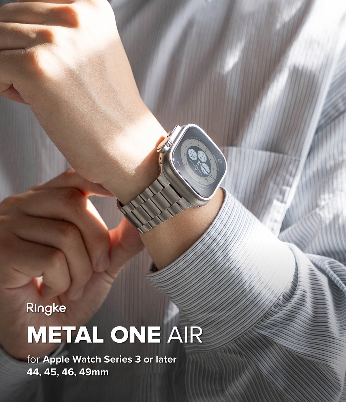 Apple Watch 49·46·45·44·42 mm | Metal One Air - Person wearing a silver metal link watch band on an Apple Watch.